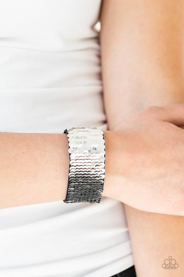 Paparazzi Mer-mazingly Mermaid Gold Single Wrap Sequin Snap Bracelet - P9DI-URGD-023XX