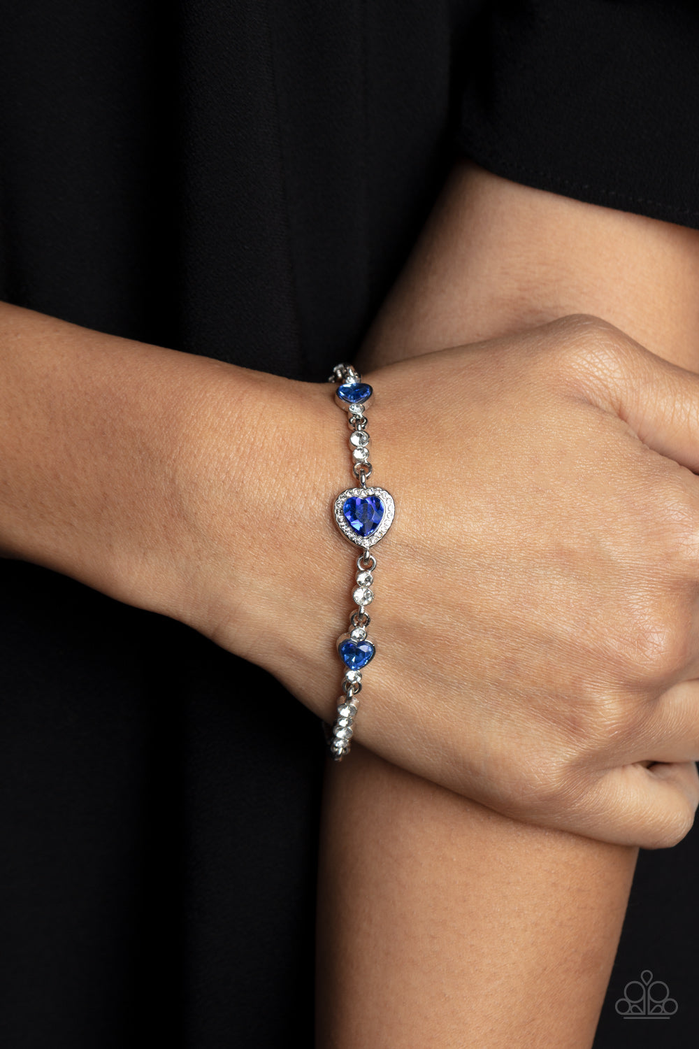 Paparazzi Amor Actually Blue Clasp Bracelet - P9DA-BLXX-099XX