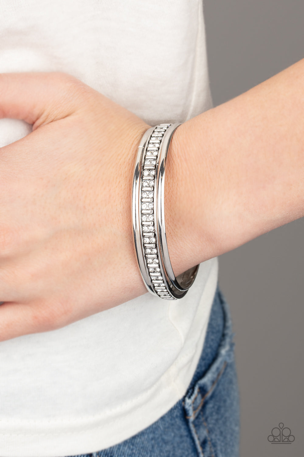 Paparazzi Flawless Flaunter White Bangle Bracelet - P9ED-WTXX-047XX