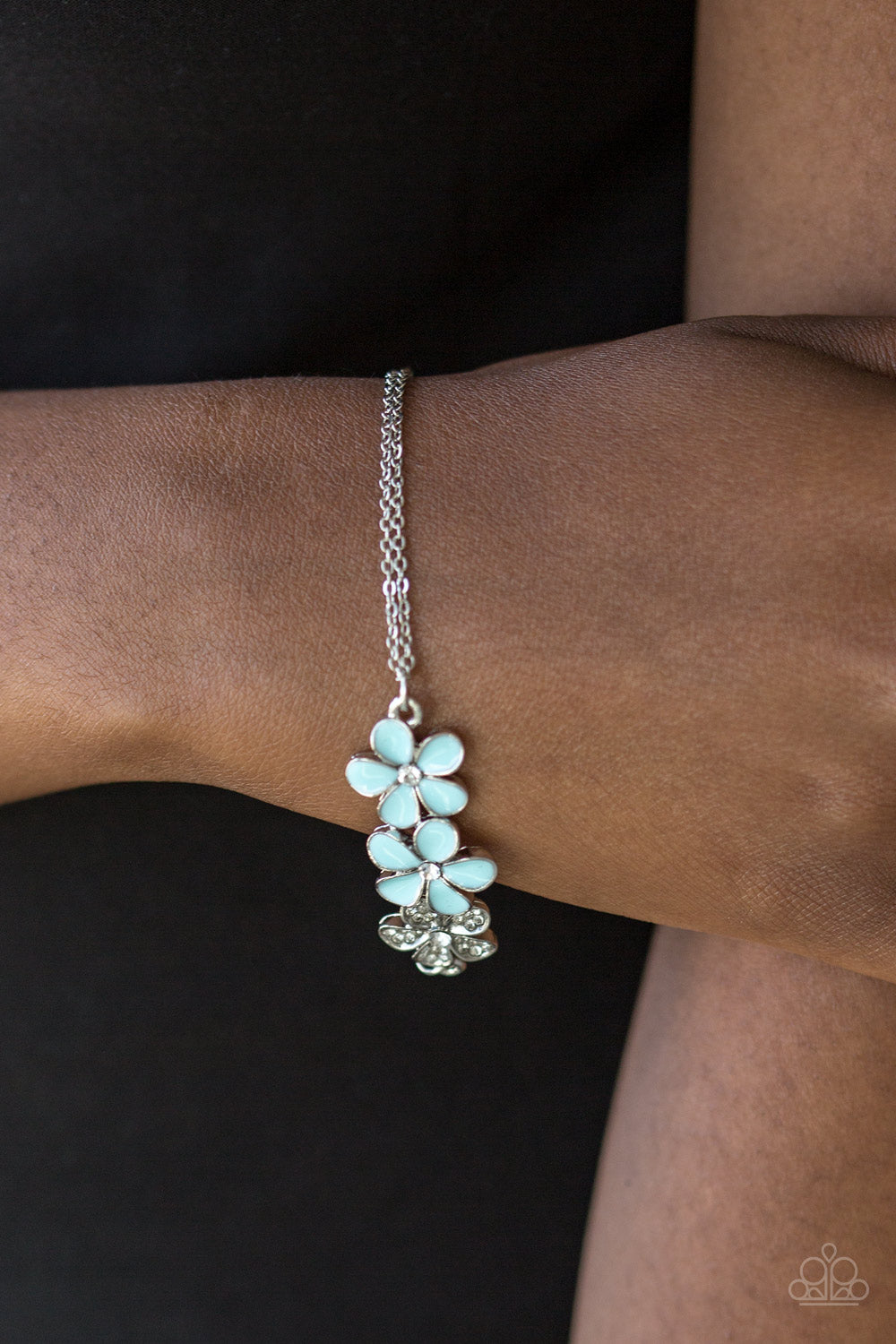Paparazzi Flowering Fiji Blue Clasp Bracelet - P9WH-BLXX-166YF