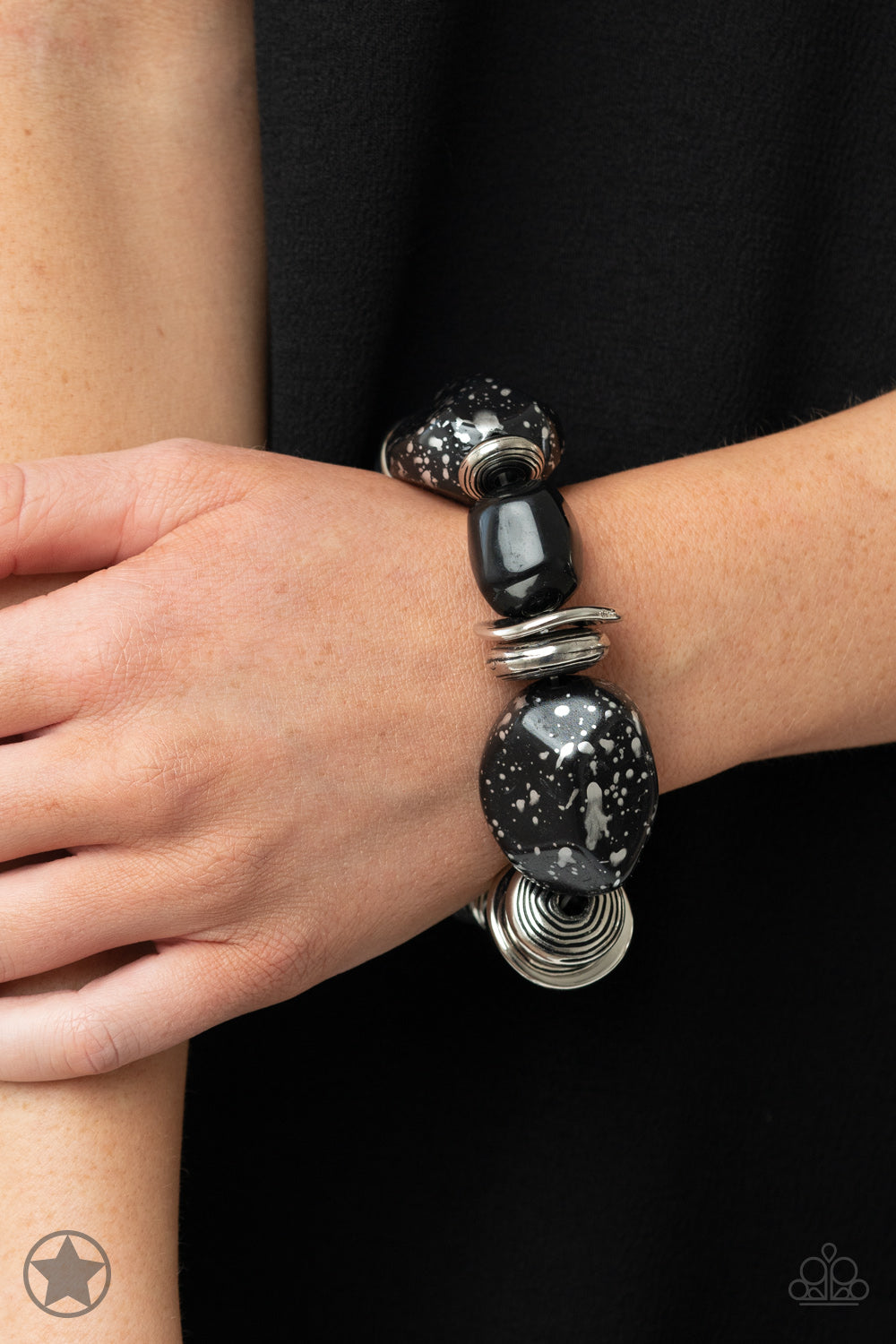 Paparazzi Glaze of Glory Black Blockbuster Stretch Bracelet