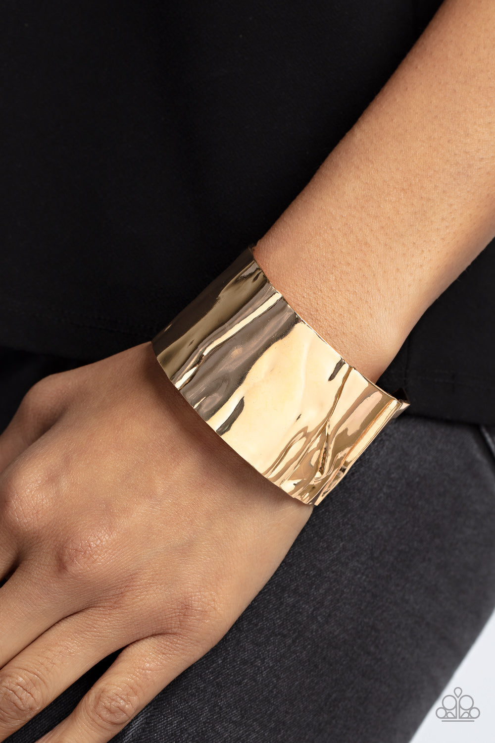 Paparazzi Modern Metallurgy Gold Cuff Bracelet - P9SE-GDXX-056XX