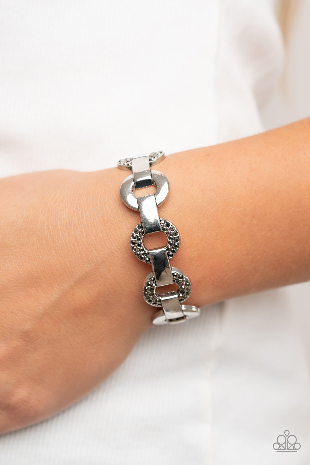 Paparazzi Revolutionary Romantic Silver Cuff Bracelet - P9ED-SVXX-092XX