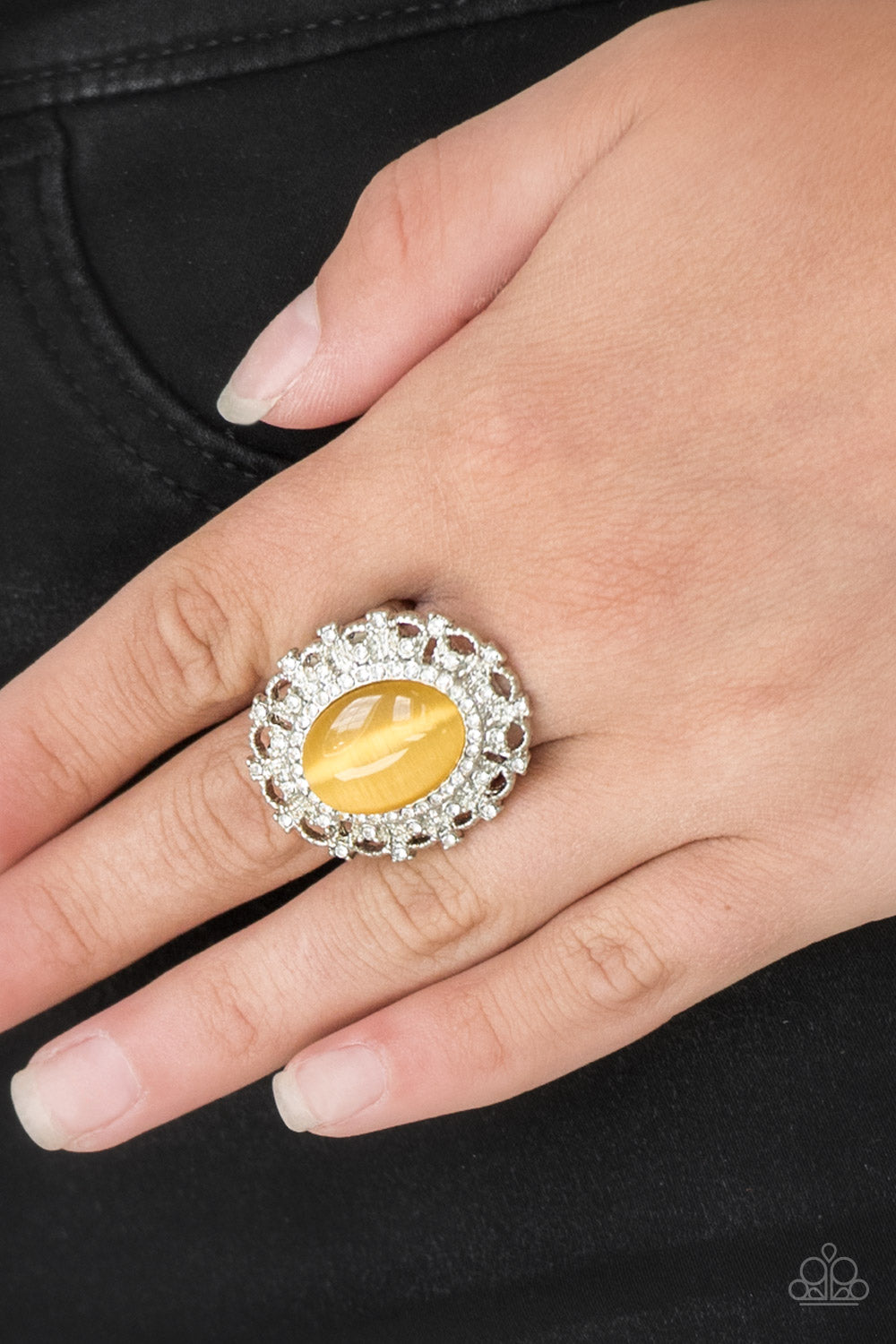 Paparazzi BAROQUE The Spell Yellow Ring - P4RE-YWXX-039XX