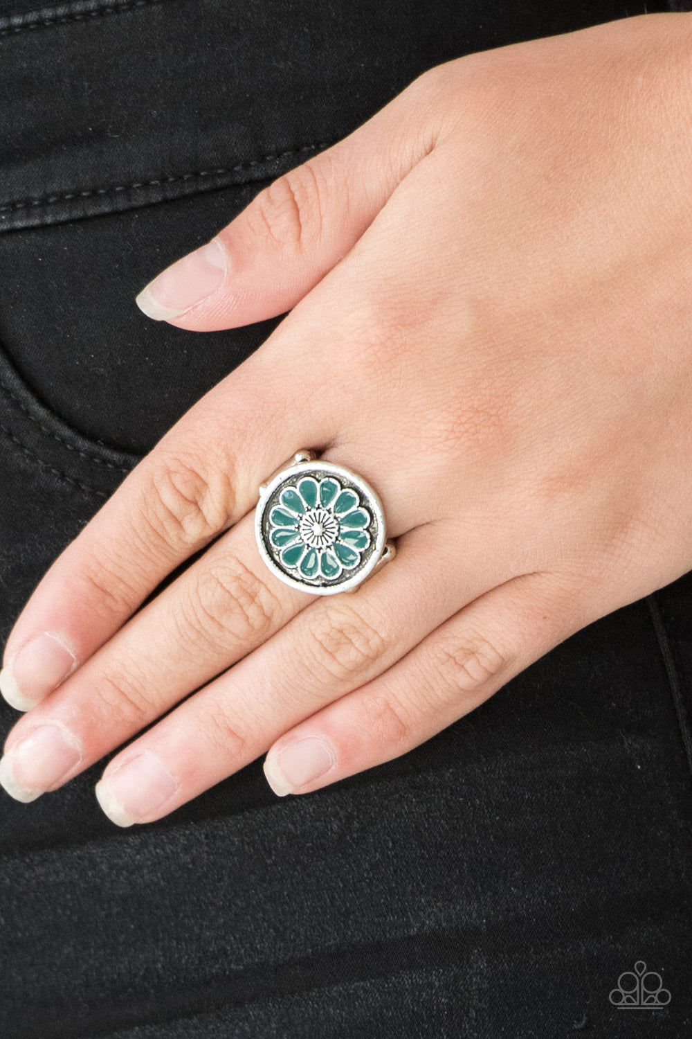 Paparazzi Garden View Green Ring - P4WH-GRXX-146XX