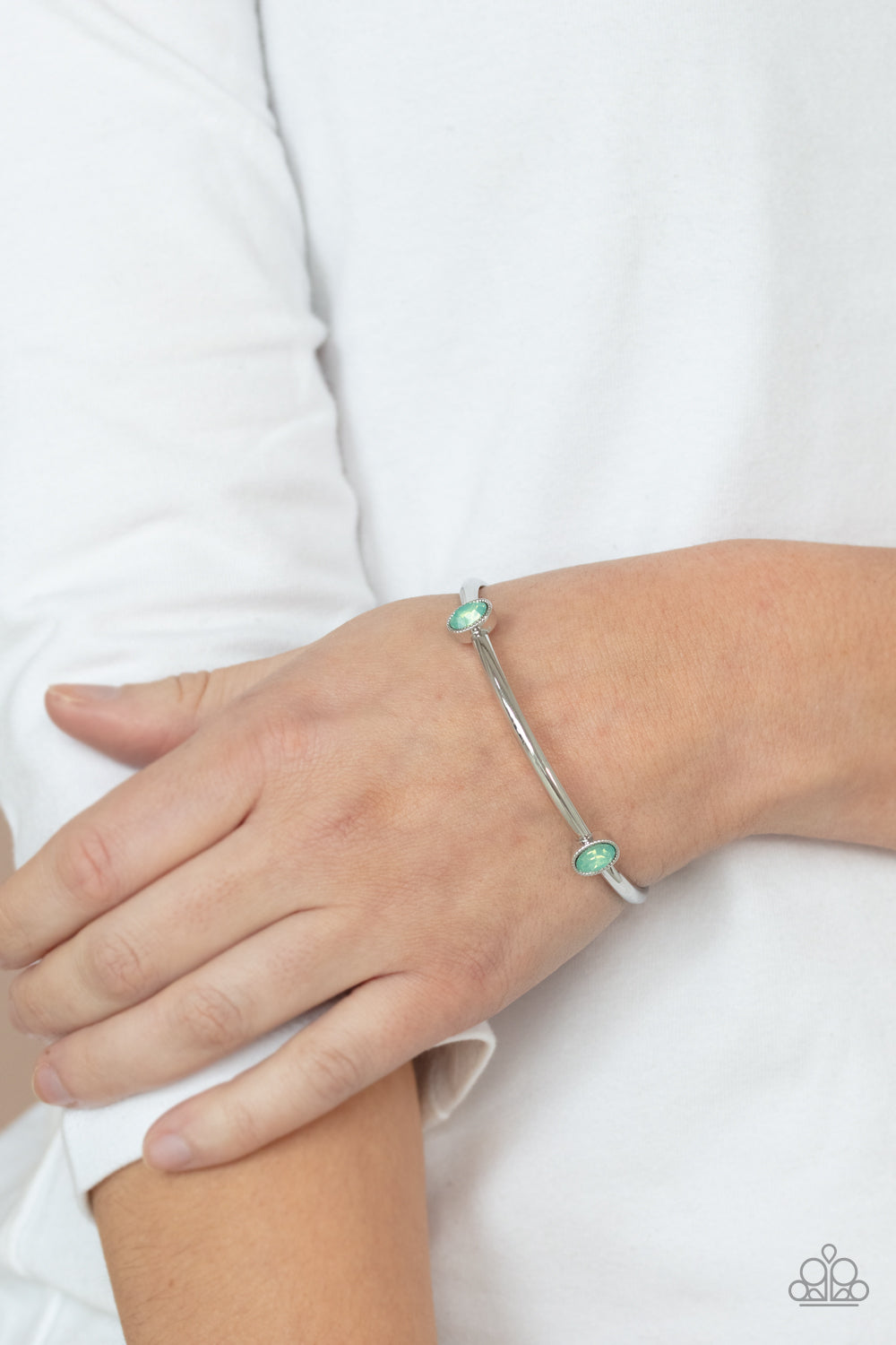Paparazzi Gleam-Getter Green Bangle Bracelet