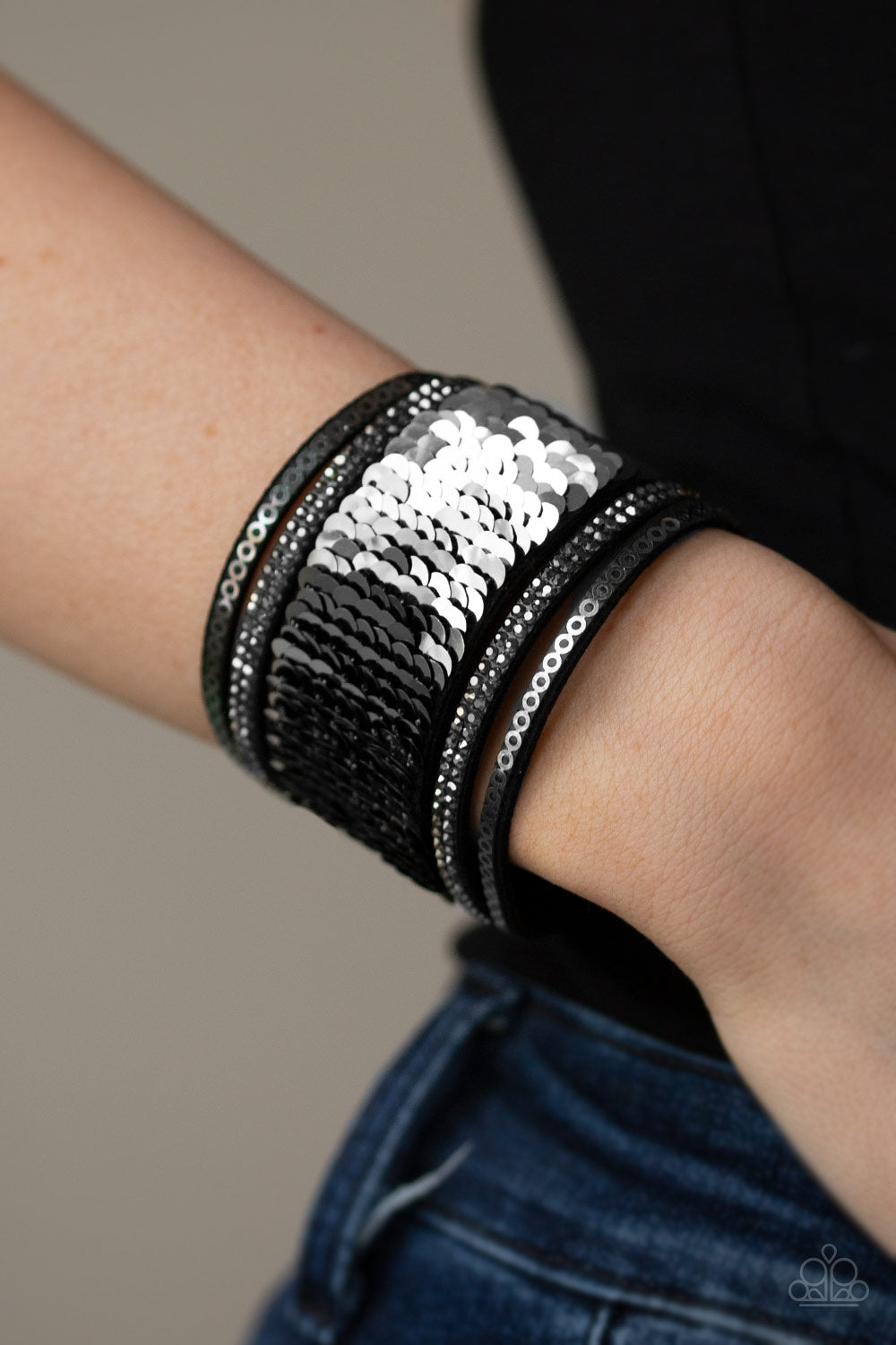 Paparazzi Heads Or Mermaid Tails Black Sequin Single Wrap Snap Bracelet - P9DI-URBK-200XX
