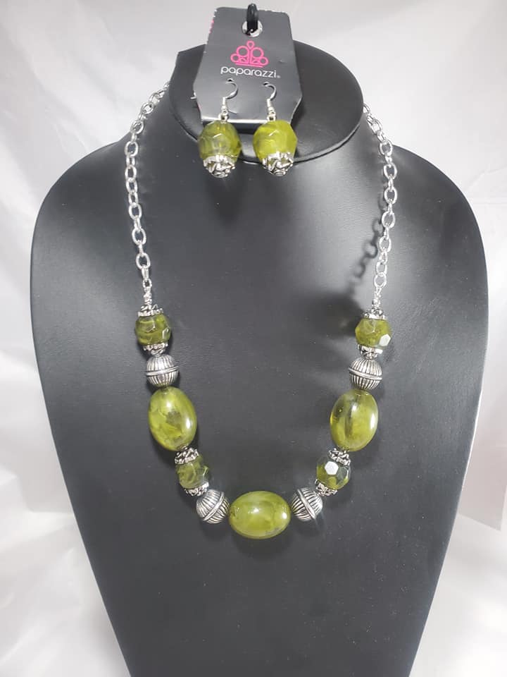Paparazzi Ice Melt Green Short Necklace