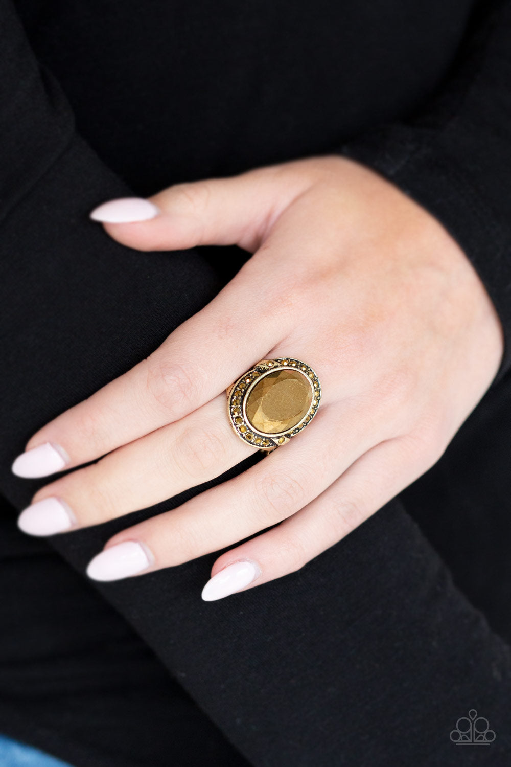 Paparazzi Queen Scene Brass Ring