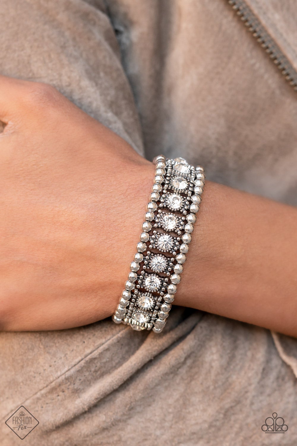 Paparazzi Ritzy Reboot White Stretch Bracelet - Fashion Fix Magnificent Musings December 2021 - P9ED-WTXX-034EE