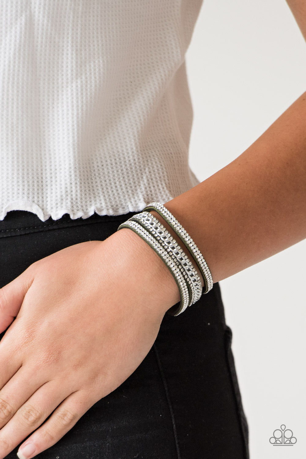 Paparazzi Rollin' In Rhinestones Green Single Wrap Snap Bracelet - P9DI-URGR-049XX