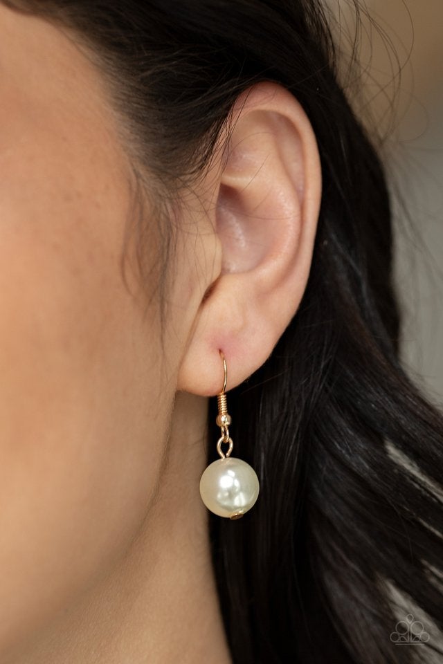 Paparazzi Soon To Be Mrs. Gold Short Necklace - P2RE-GDXX-244XX