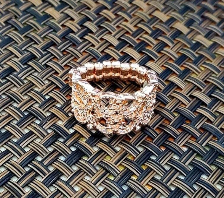 Paparazzi Tell Me How You Really FRILL Rose Gold Ring