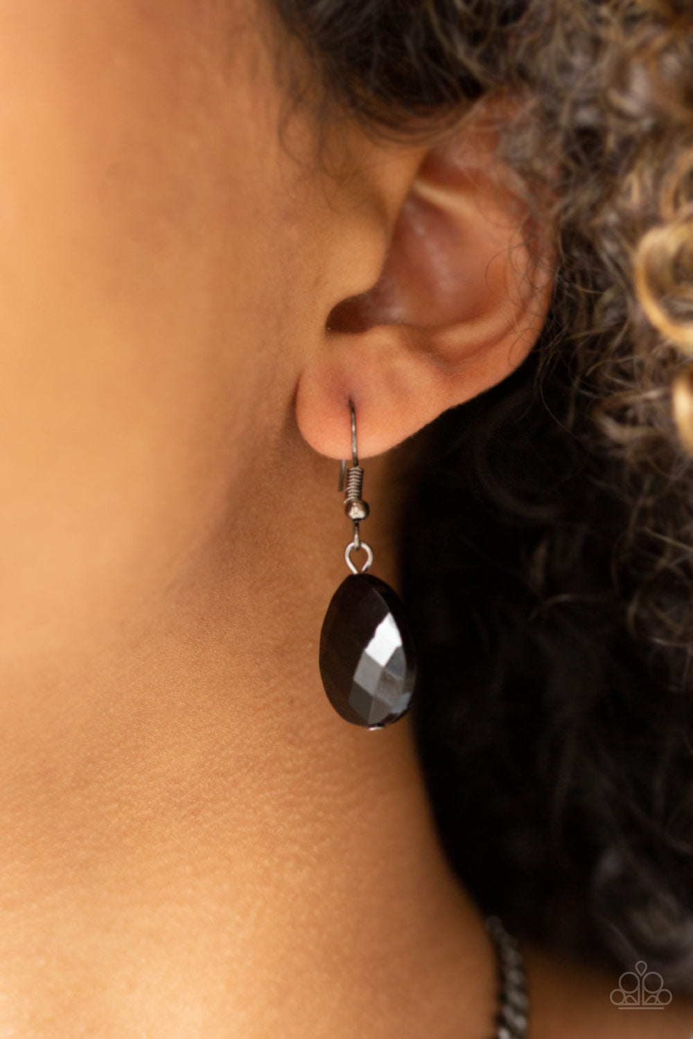 Paparazzi Vixen Conviction Black Short Necklace