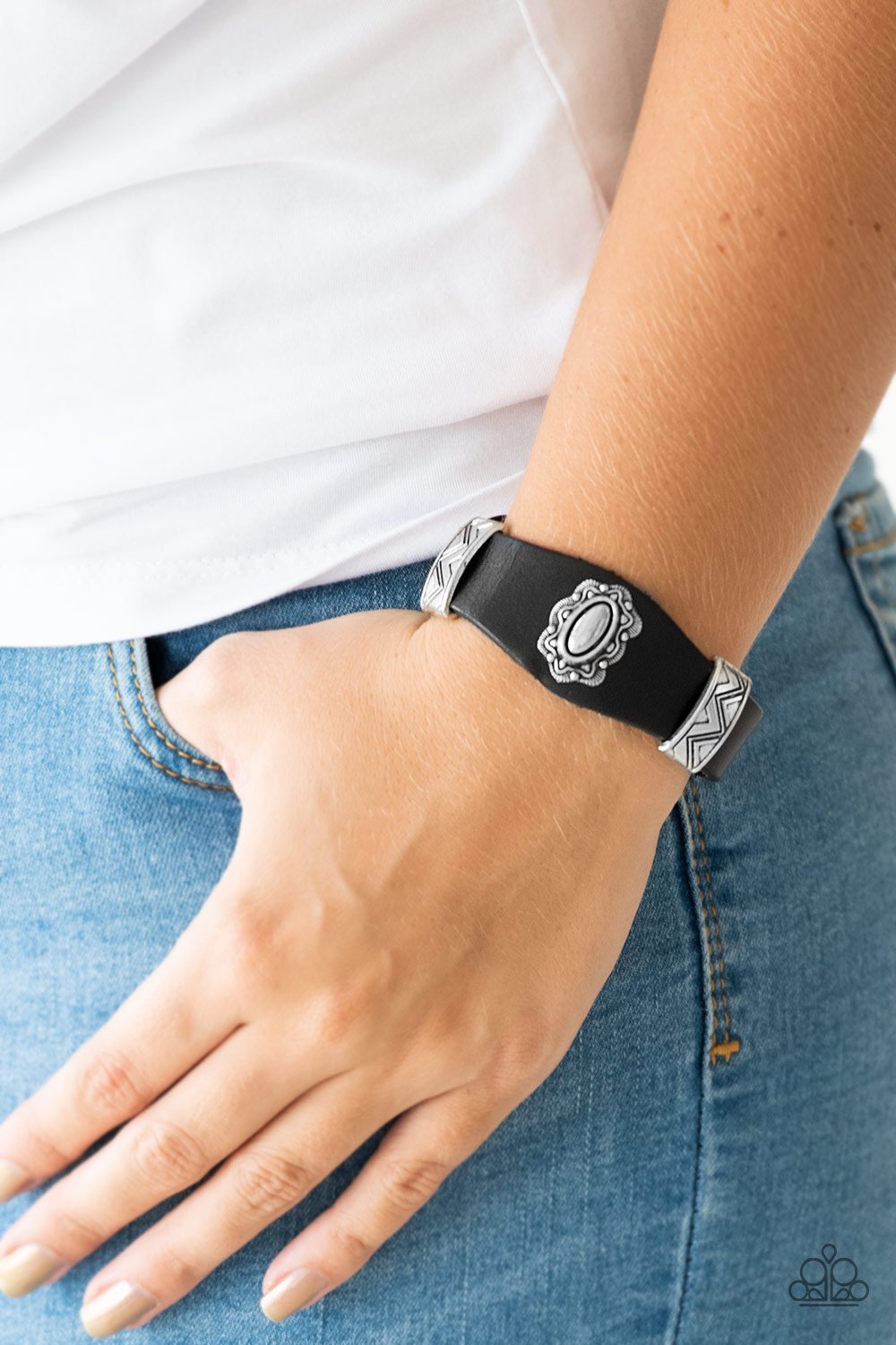 Paparazzi Western Romance Black Single Wrap Snap Bracelet