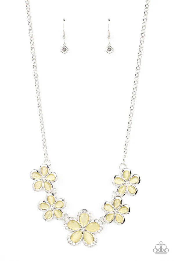 Paparazzi Garden Daydream Yellow Short Necklace - P2RE-YWXX-095XX