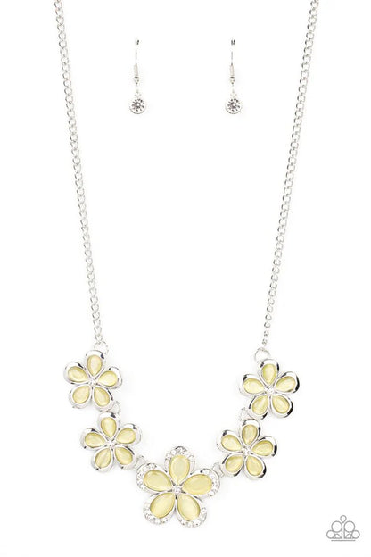 Paparazzi Garden Daydream Yellow Short Necklace - P2RE-YWXX-095XX