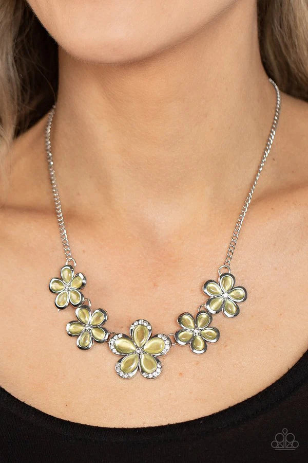 Paparazzi Garden Daydream Yellow Short Necklace - P2RE-YWXX-095XX