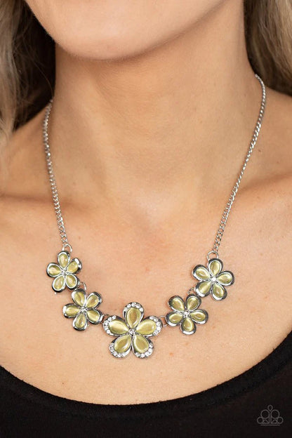 Paparazzi Garden Daydream Yellow Short Necklace - P2RE-YWXX-095XX