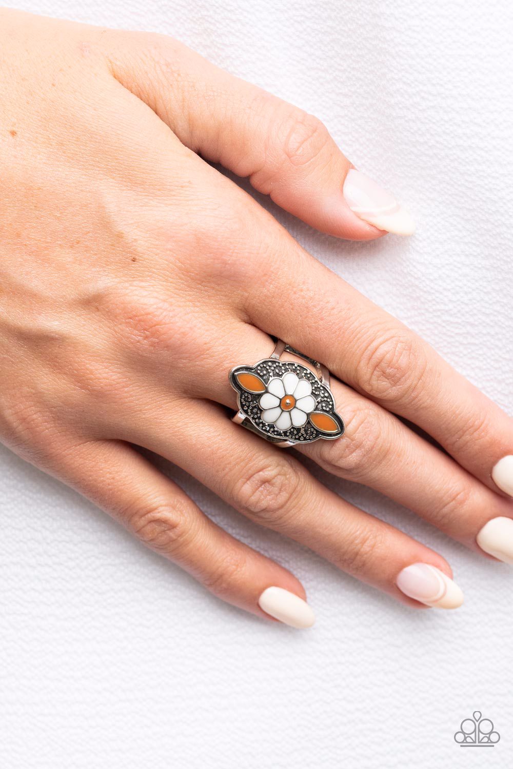 Paparazzi Wildflower Walkabout White Ring - P4WH-WTXX-151XX