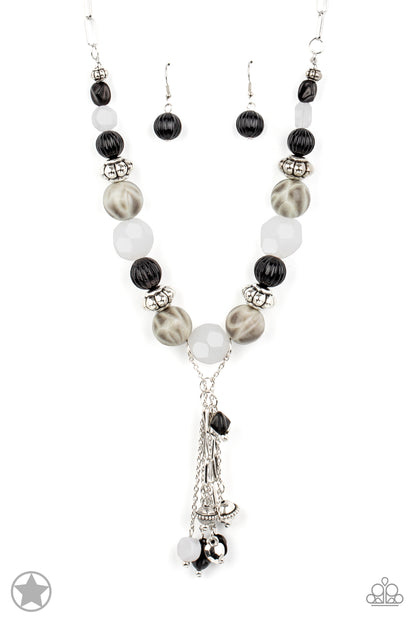 Paparazzi Break A Leg! Blockbuster Short Necklace