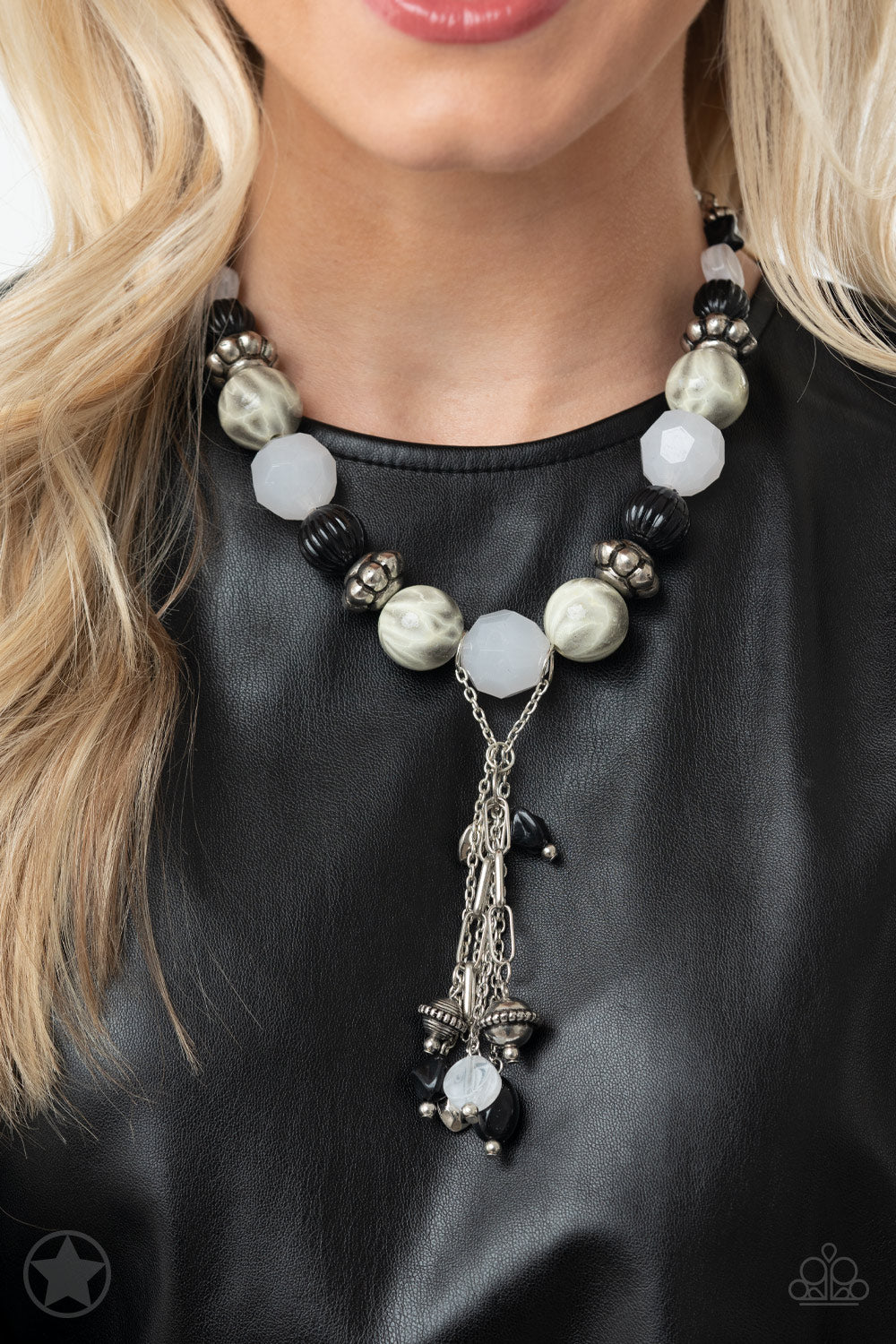 In good glazes sale black necklace paparazzi