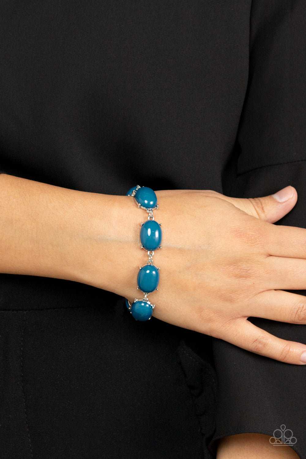Paparazzi Confidently Colorful Blue Clasp Bracelet - P9WH-BLXX-258XX