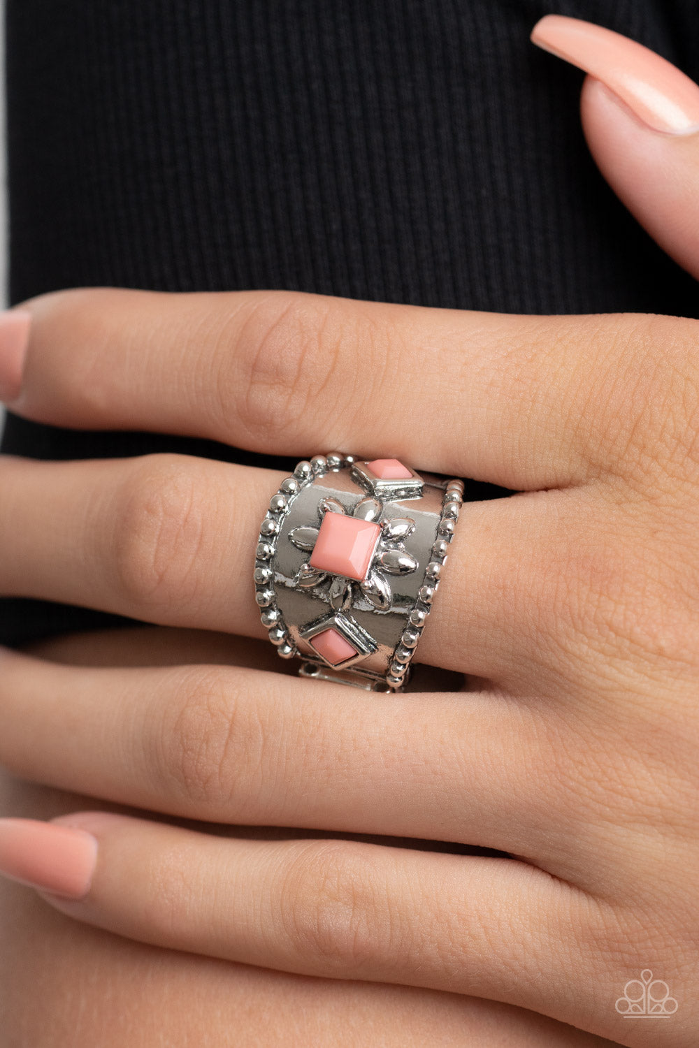 Paparazzi Daisy Diviner Pink Ring - P4WH-PKXX-235XX