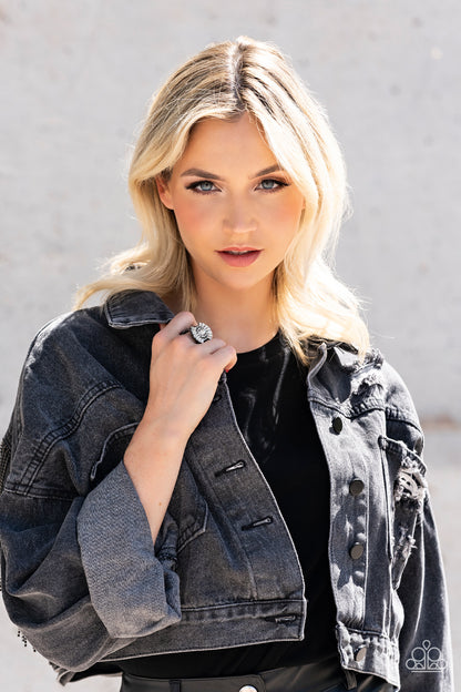 Paparazzi Daringly Deco Black Ring - P4ED-BKXX-118XX