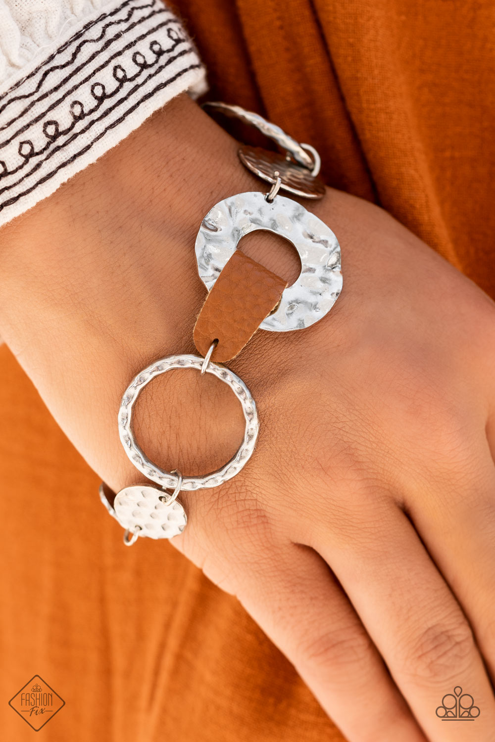Paparazzi Desert Scraps Brown Clasp Bracelet – Fashion Fix Simply Santa Fe August 2022