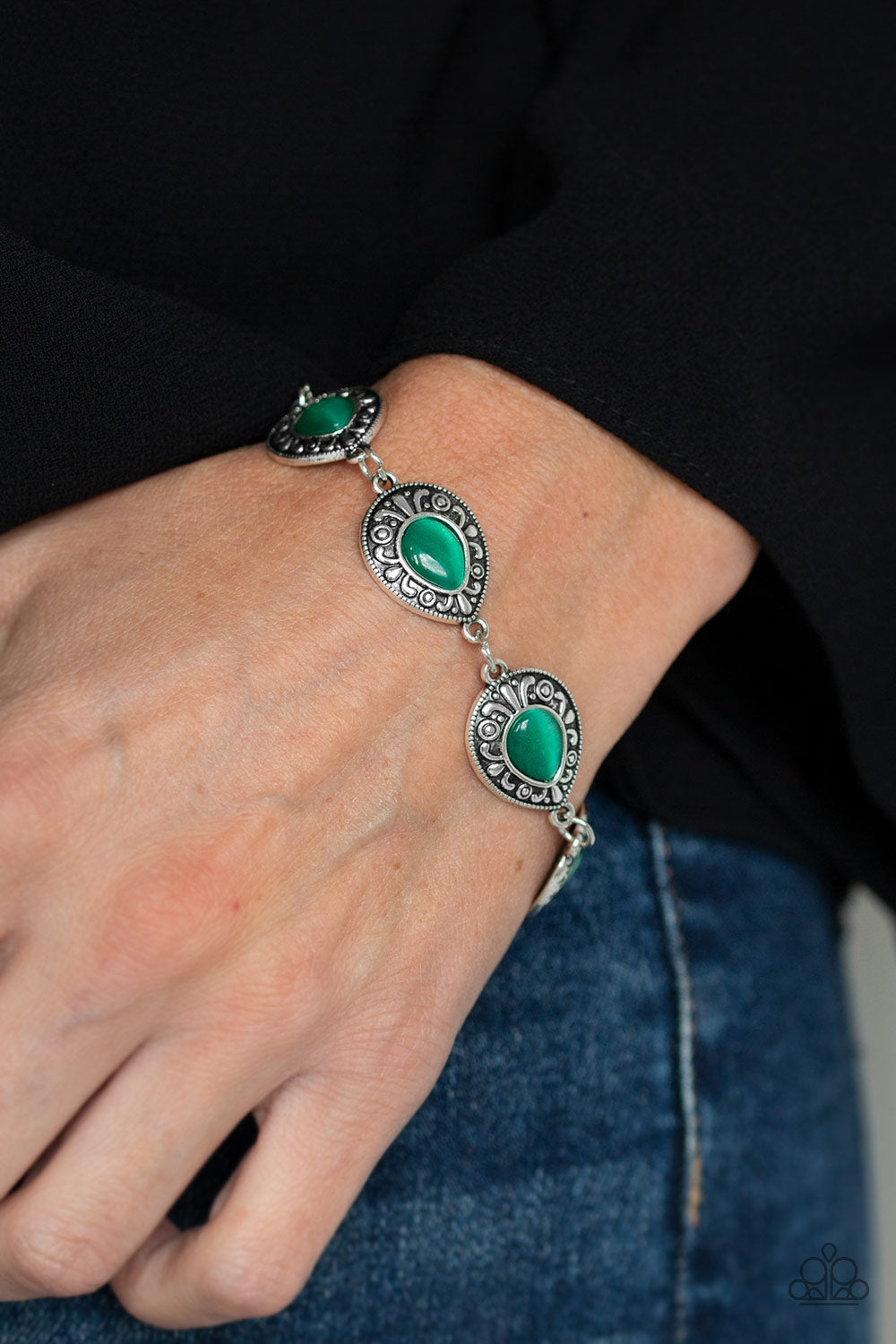 Paparazzi Enchantingly Ever After Green Clasp Bracelet