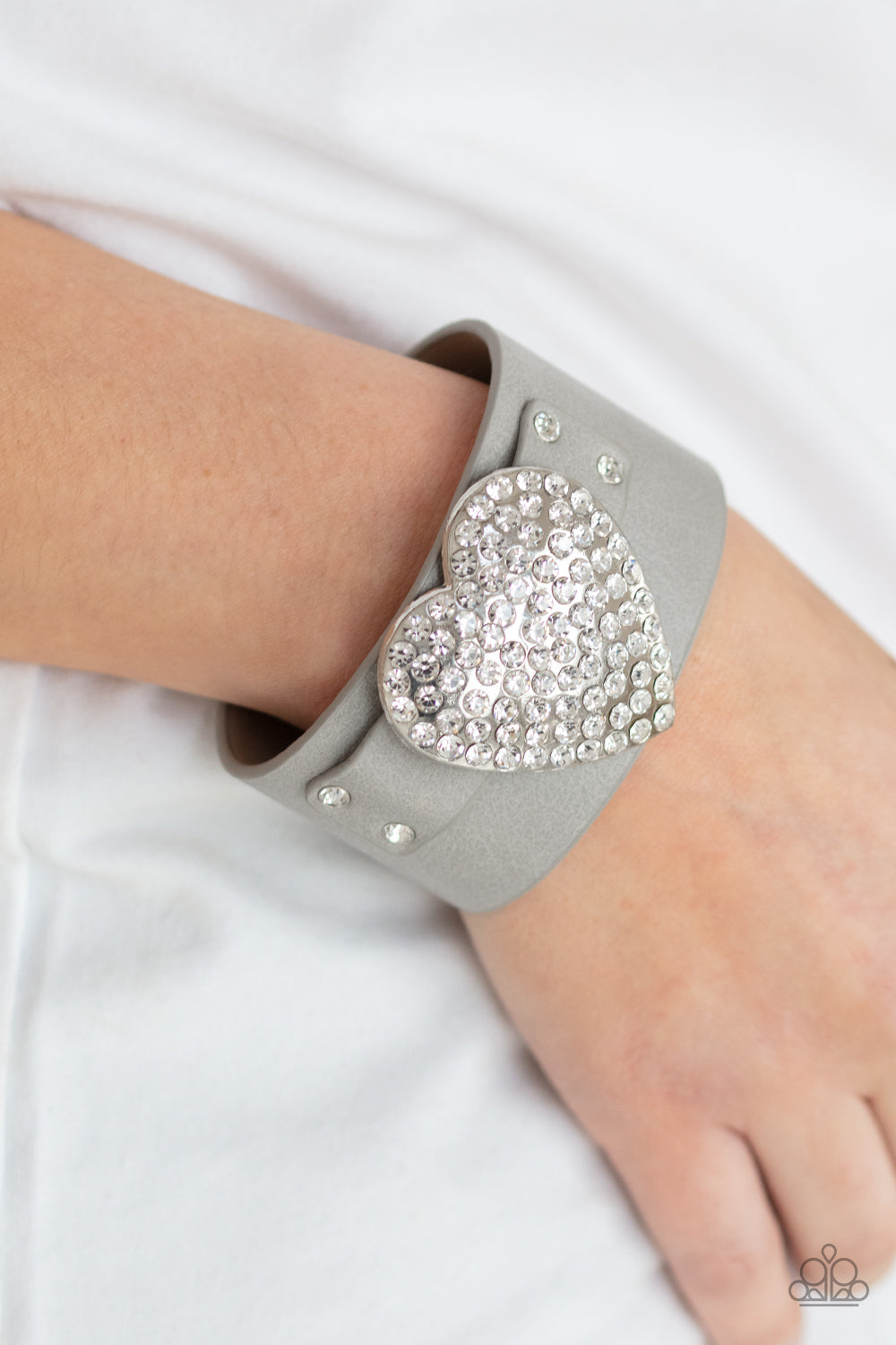 Paparazzi Flauntable Flirt Silver Single Wrap Snap Bracelet - P9DI-URSV-133XX