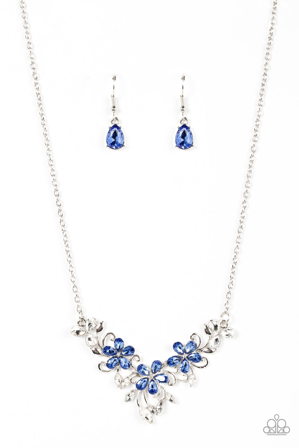 Paparazzi Floral Fashion Show Blue Short Necklace - P2RE-BLXX-372XX