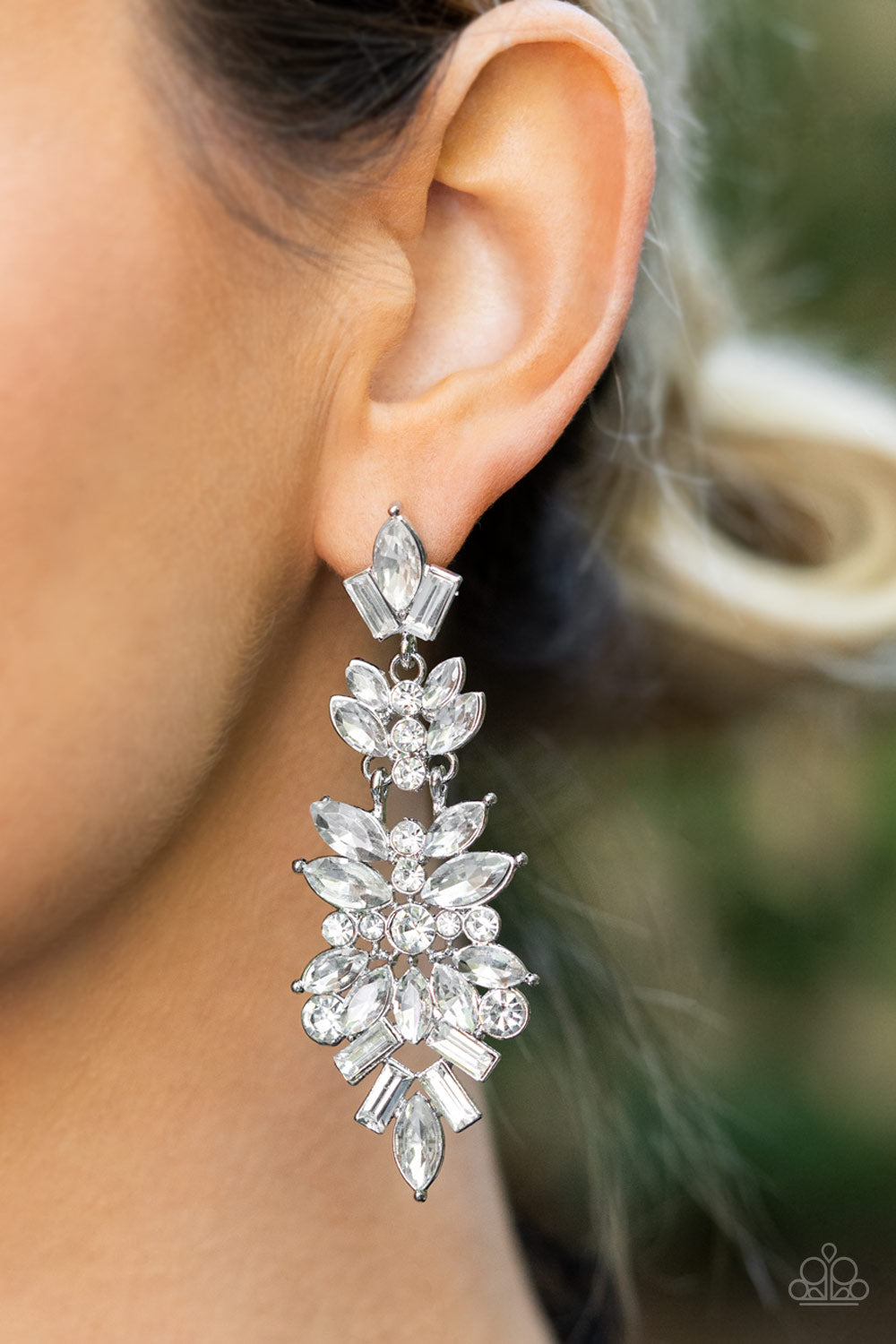 Paparazzi Frozen Fairytale White Post Earrings - P5PO-WTXX-349XX