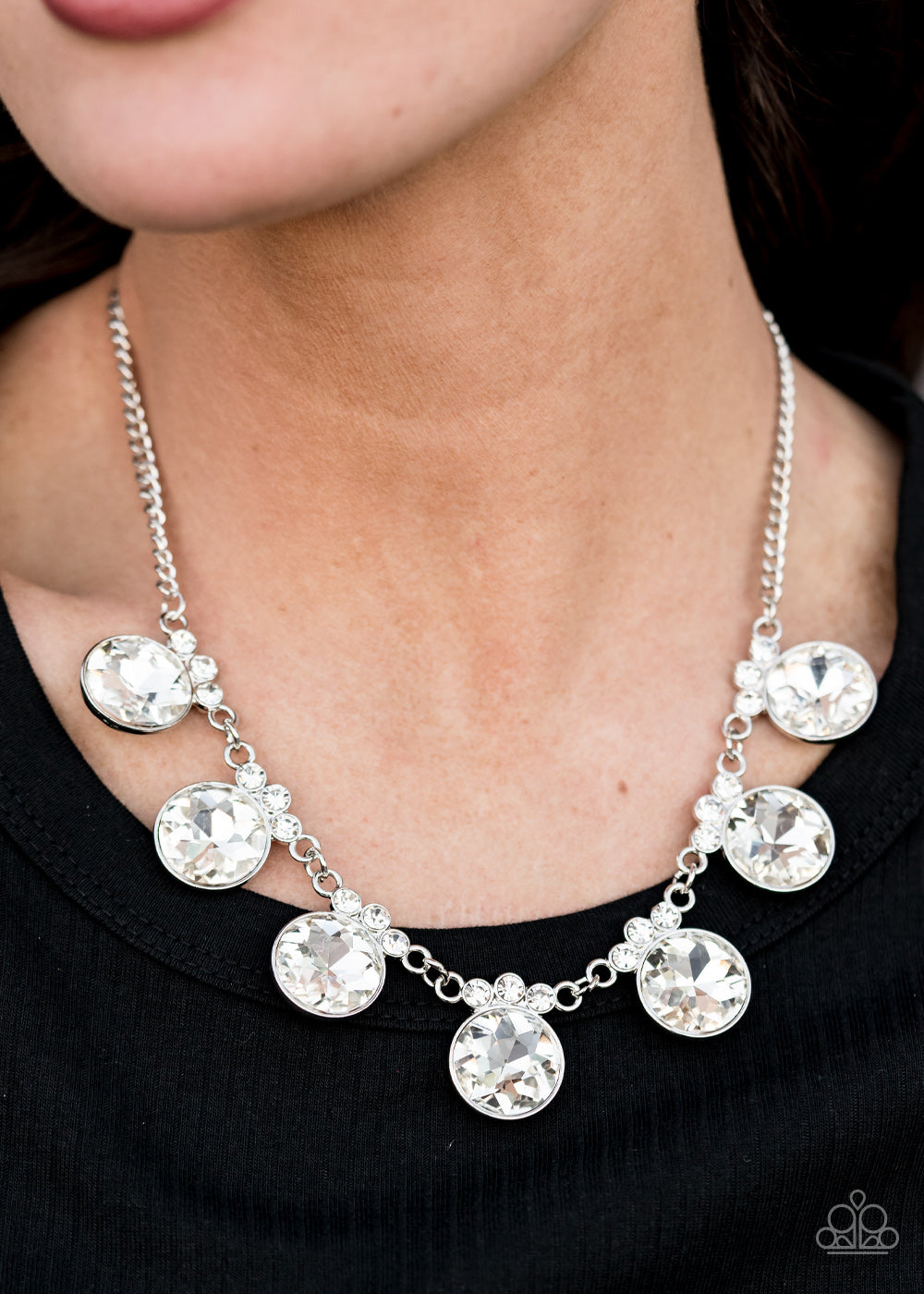 Paparazzi GLOW-Getter Glamour White Short Necklace