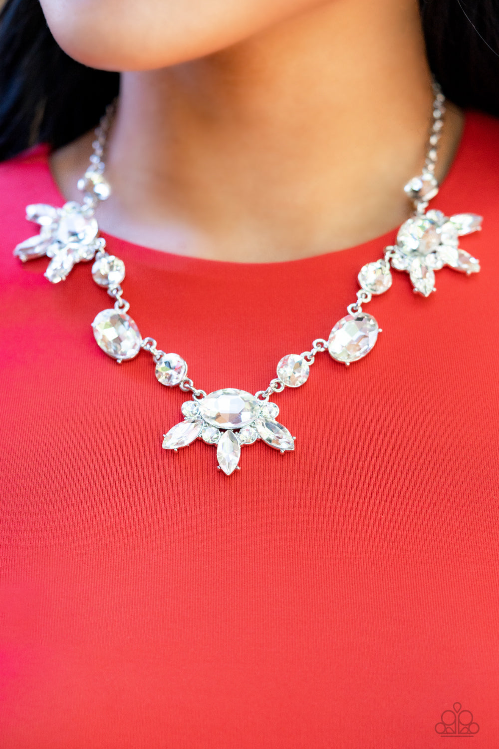 Paparazzi GLOW-trotting Twinkle White Short Necklace - P2ST-WTXX-126XX