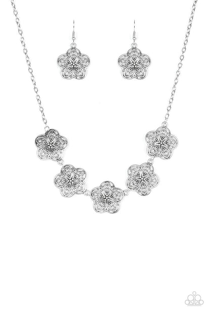 Paparazzi Garden Groove Silver Short Necklace