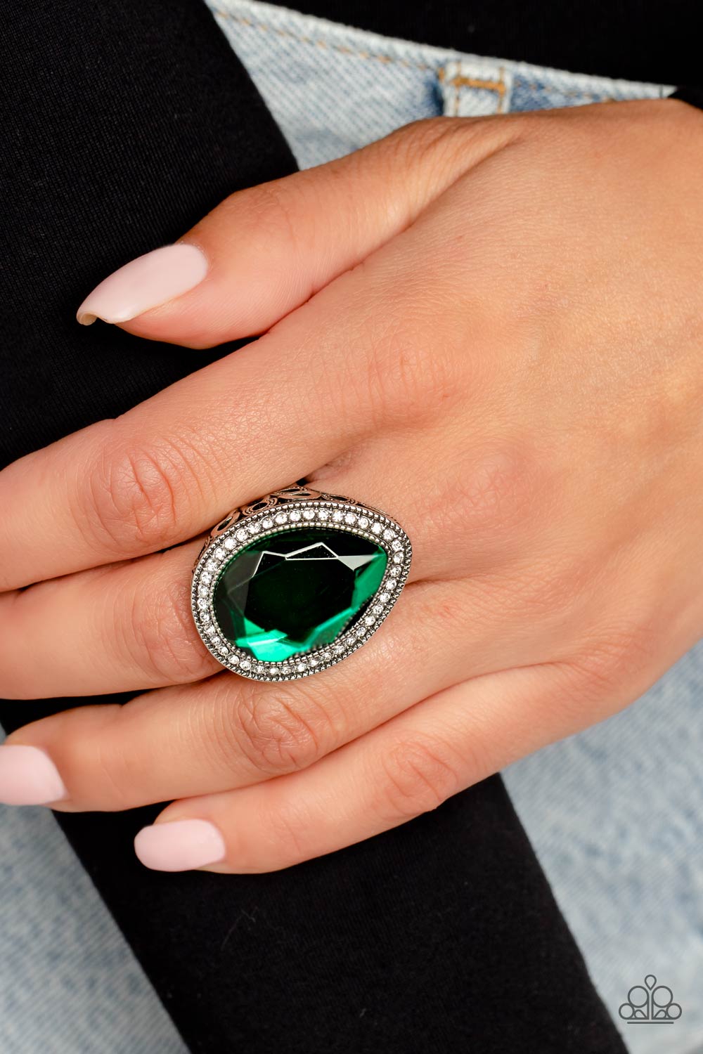 Paparazzi Illuminated Icon Green Ring - P4ST-GRXX-016XX