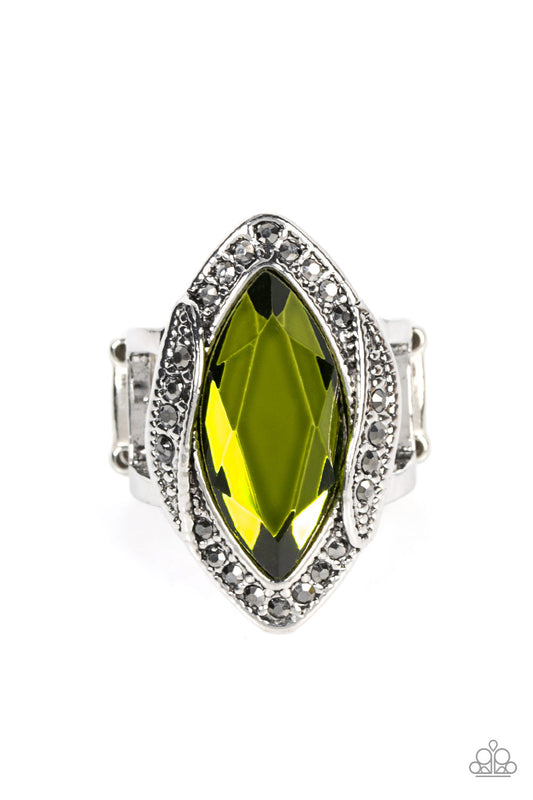 Paparazzi Let Me Take a REIGN Check Green Ring - P4ED-GRXX-029XX