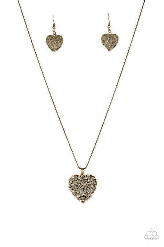 Paparazzi Look Into Your Heart Brass Short Necklace