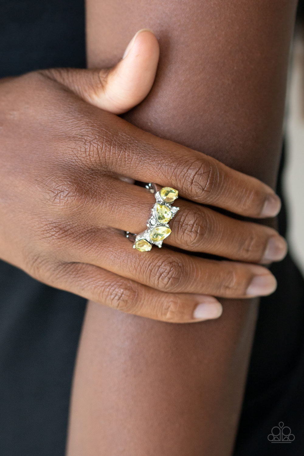 Paparazzi Majestically Modern Yellow Ring