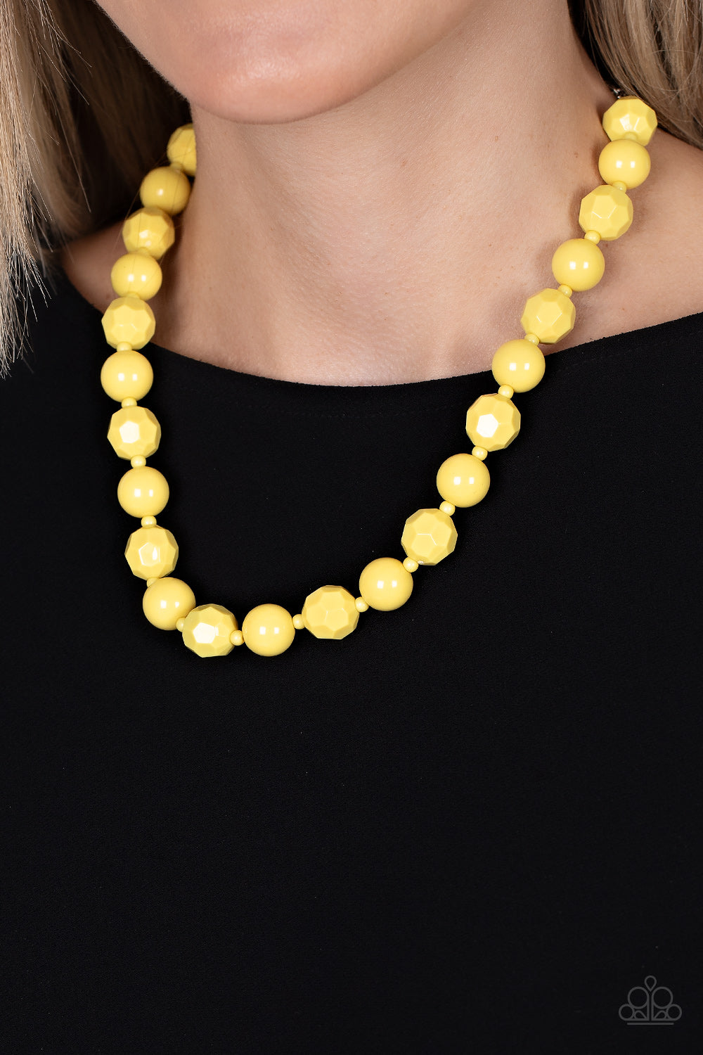 Paparazzi Popping Promenade Yellow Short Necklace - P2WH-YWXX-270XX