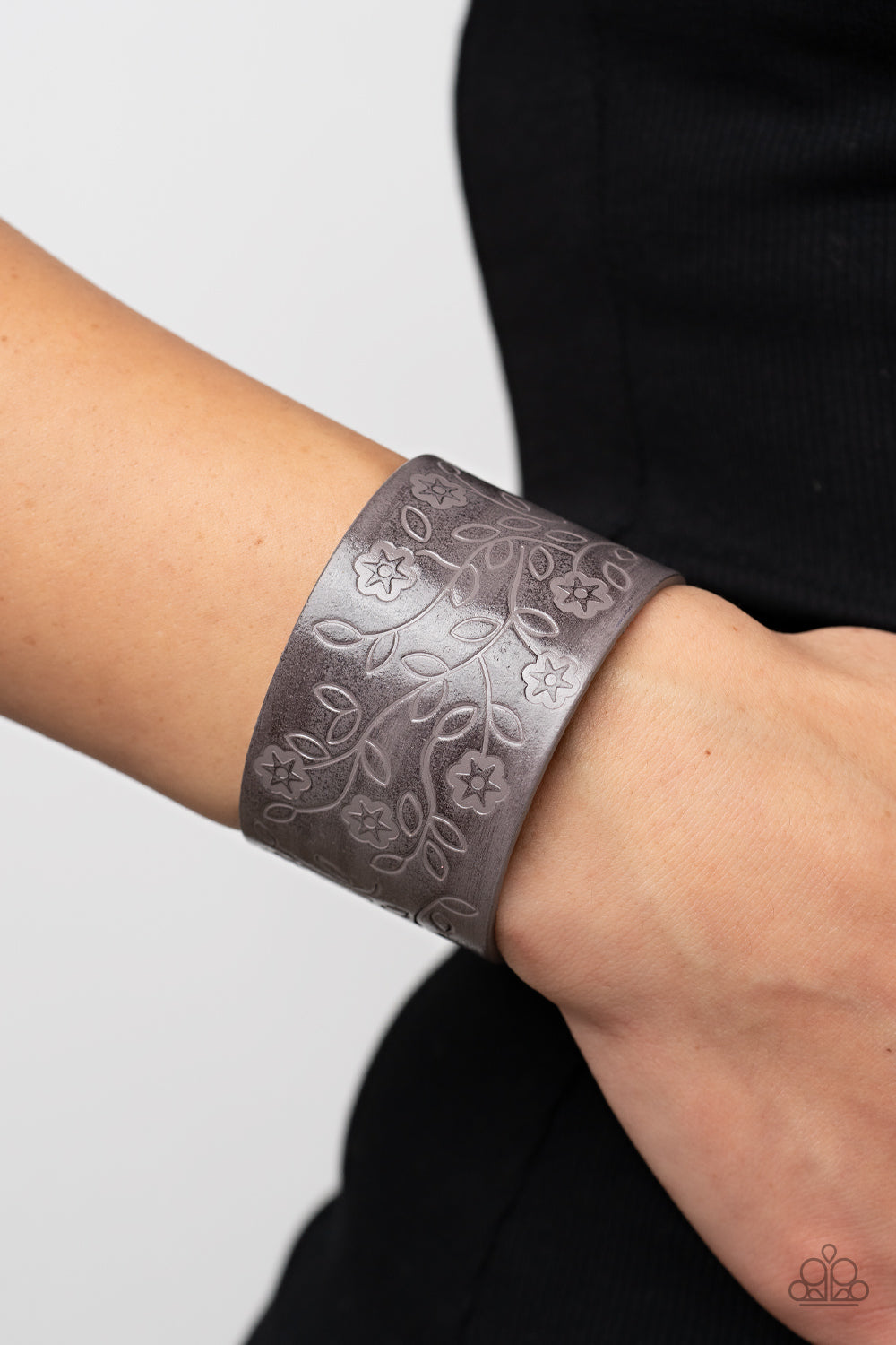 Paparazzi Rosy Wrap Up Silver Single Wrap Snap Bracelet - P9UR-SVXX-205XX