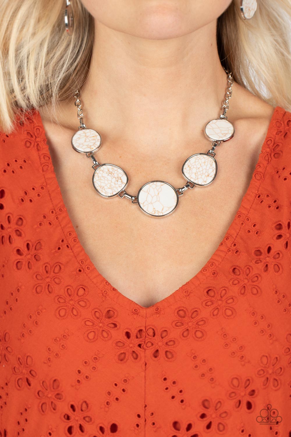 Paparazzi Santa Fe Flats White Short Necklace - P2ST-WTXX-119HK