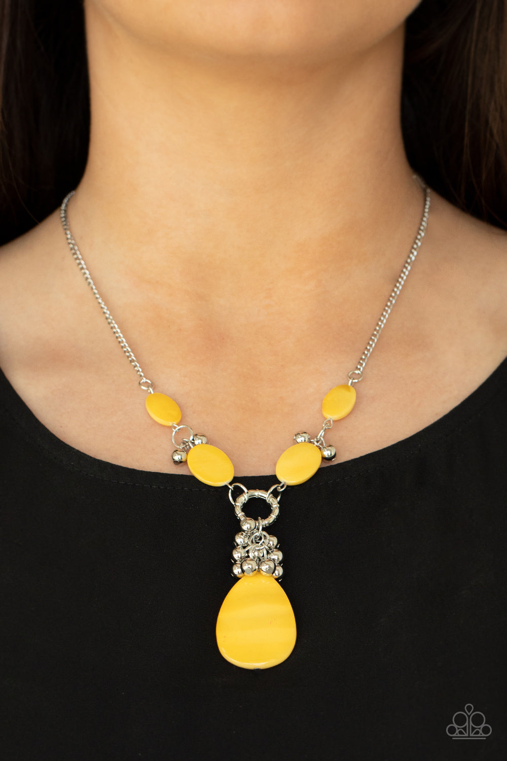 Paparazzi Summer Idol Yellow Short Necklace - P2SE-YWXX-199XX