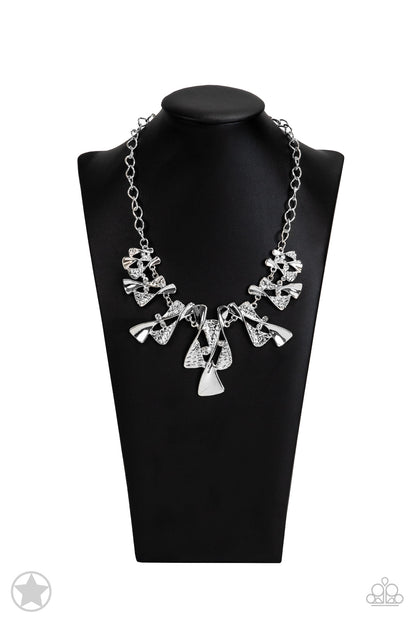 Paparazzi The Sands Of Time Silver Short Blockbuster Necklace - P2RE-SVXX-011XX