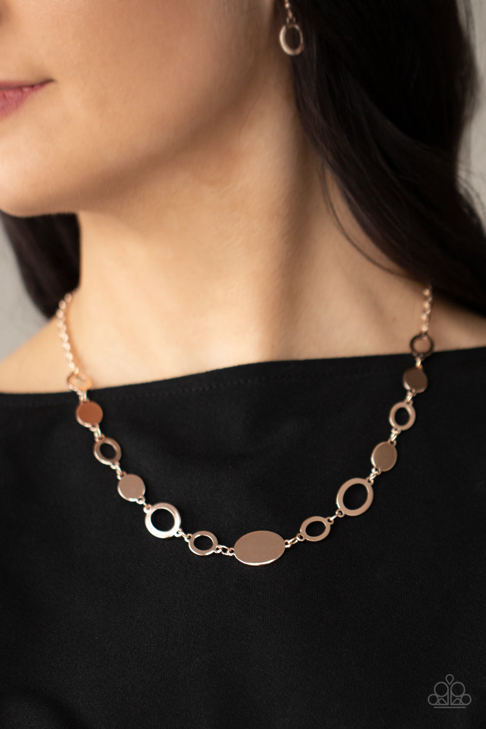 Paparazzi Working OVAL-time Rose Gold Short Necklace - P2BA-GDRS-043YX