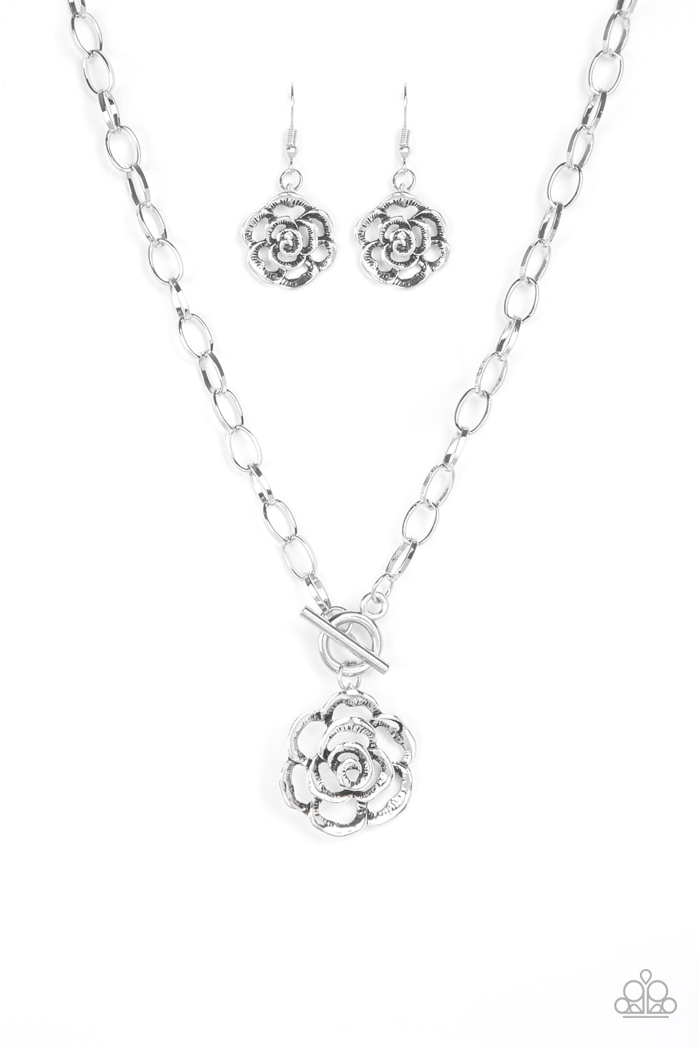 Paparazzi Beautifully In Bloom Silver Short Toggle Necklace