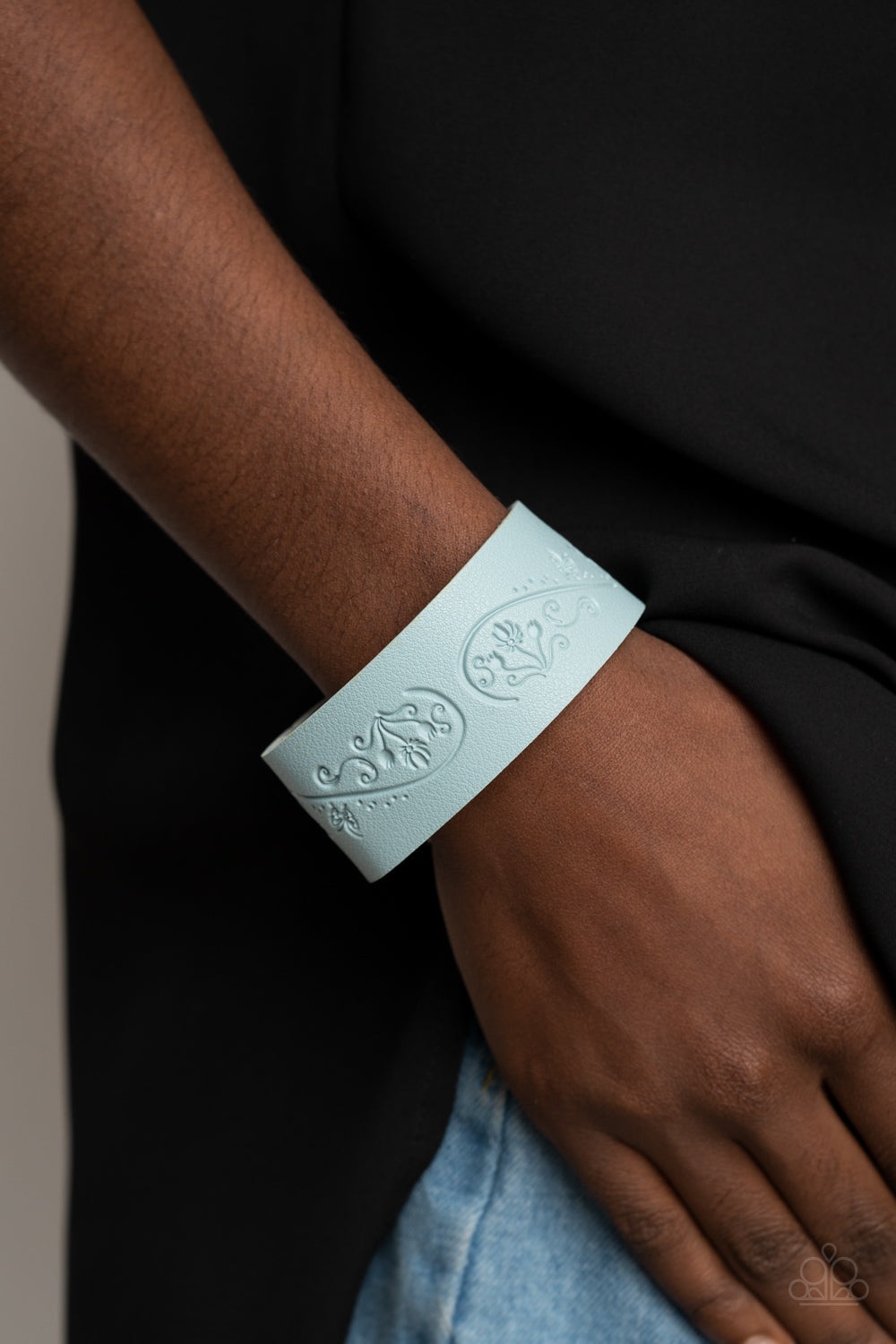 Paparazzi Butterfly Canopy Blue Single Wrap Snap Bracelet