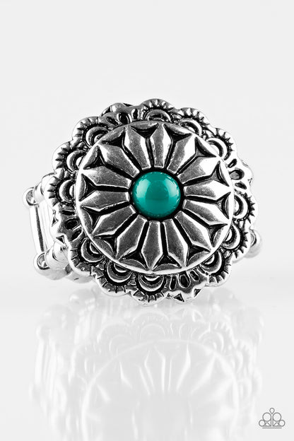 Paparazzi Daringly Daisy Green Ring